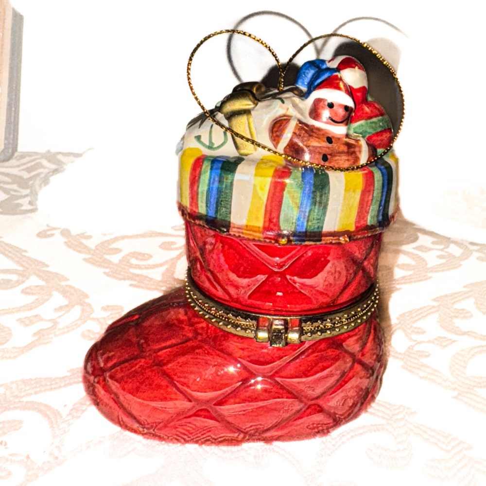 Musical Porcelain Stocking Hinged Box – “12 Days of Christmas” – - Picture 5 of 10